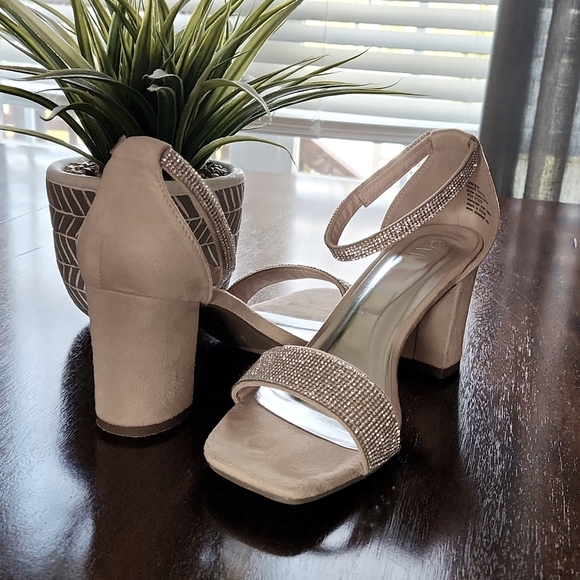 Chelsea Moreland Nude Silver Sparkle Open Toe Formal 3 Inch Heel Women's Size 9 - Picture 1 of 10
